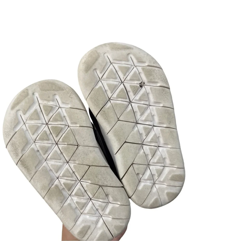 Boys' Nike Free RN - size 5